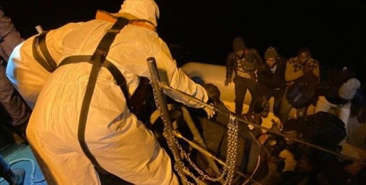 Fethiye açıklarında lastik bottaki 36 düzensiz göçmen kurtarıldı