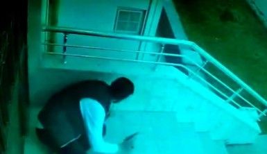 Cadde ortasında 2 kişi silahla böyle çatıştı