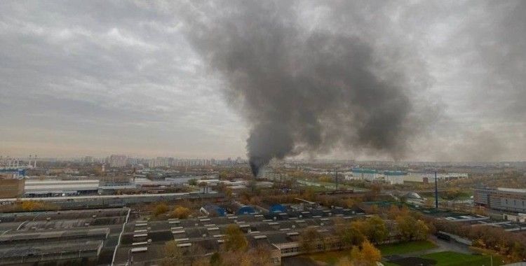 Rusya’da park halindeki 10 otomobil alev alev yandı