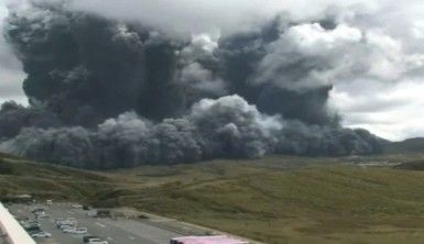 Aso Yanardağı'nda patlama meydana geldi