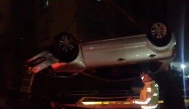 İstanbul'da otomobil 25 metreden uçtu, şoför son anda kurtuldu