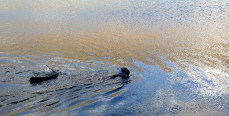 Öğretim üyesi Türkiye’nin en yüksek göllerinden biri olan Aygır Gölüne serbest dalış yaptı