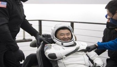 SpaceX'in 4 astronotu taşıyan uzay aracı dünyaya döndü