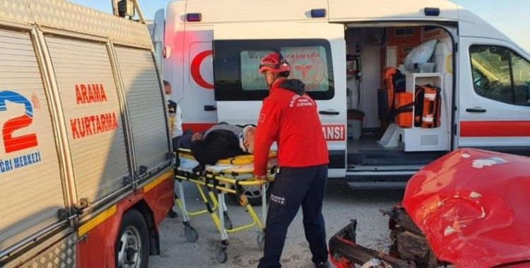 Balıkesir'de trafik kazası 2 yaralı