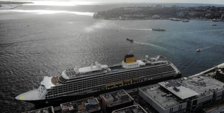 Dev kruvaziyer gemisi İstanbul'a demirledi