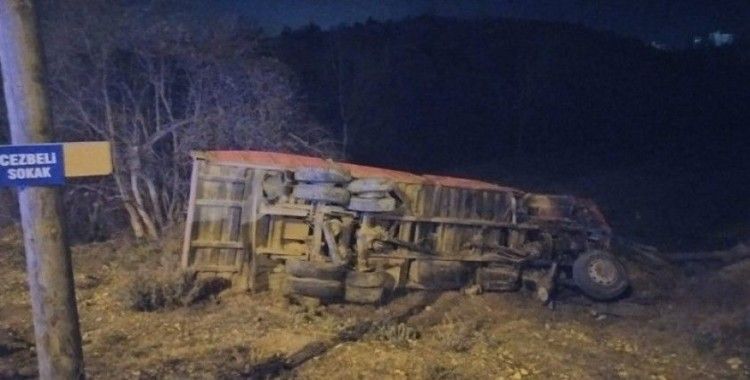 Freni boşalan kamyondan atlayan sürücü hayatını kaybetti