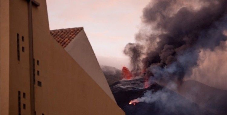 Cumbre Vieja Yanardağı'ndan çıkan lavlar 58 günde 2600'den fazla binayı yaktı