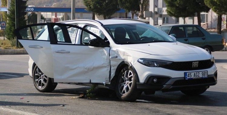 Gediz'de trafik kazası, 4 yaralı
