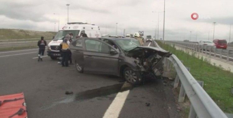 Kuzey Marmara Otoyolunda otomobil tıra arkadan çarptı, üç kişi yaralandı