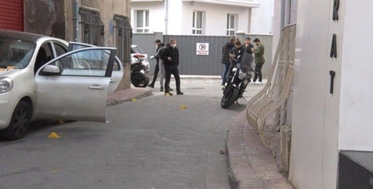Kasımpaşa'da silahlı çatışma: Motosikletli 4 saldırgan kurşun yağdırdı