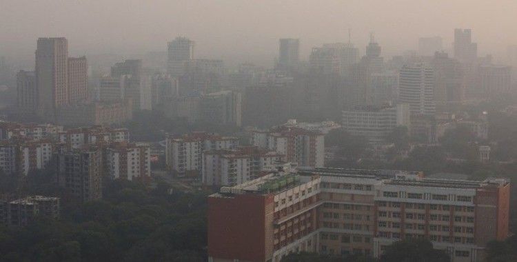 Hindistan’ın başkenti Yeni Delhi’de hava kirliliği nedeniyle eğitime süresiz ara verildi