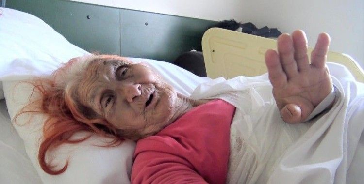 5 Gün sonra İHA muhabirinin bulduğu yaşlı kadın yaşama tutunmaya çalışıyor
