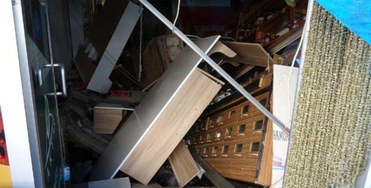Yozgat'ta 2 katlı ahşap binanın zemini çöktü