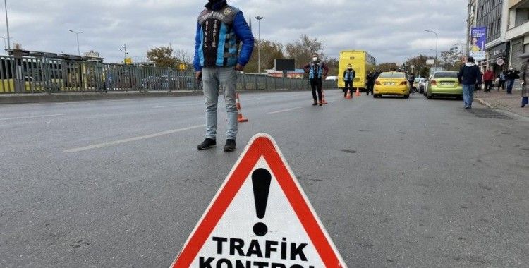 Kadıköy’de emniyet kemeri takmayan 3 taksiciye cezai işlem uygulandı