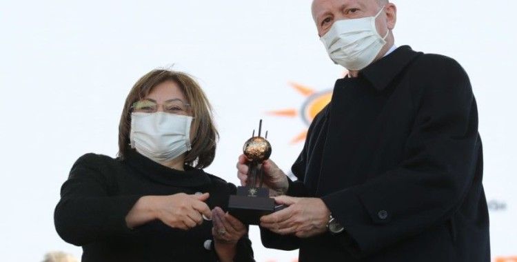 Cumhurbaşkanı Erdoğan'dan Fatma Şahin'e ödül