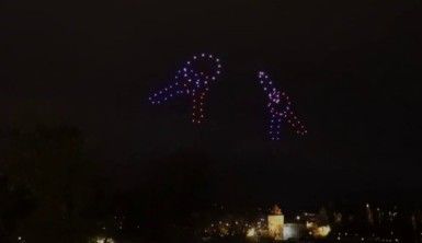 Prag'daki ışıklı drone gösterisi izleyenleri hayran bıraktı