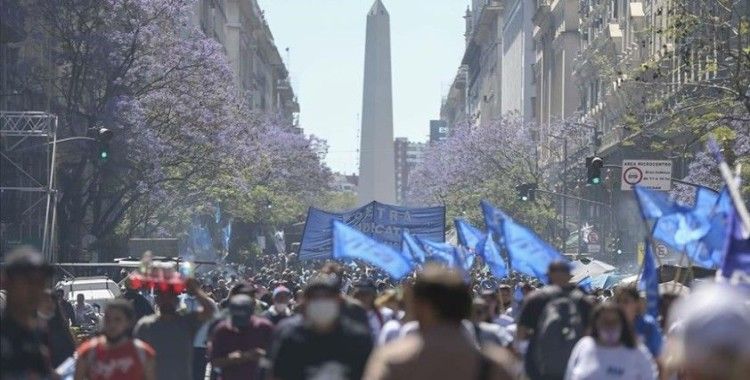 Arjantin'de binlerce kişi hükümete destek gösterisi düzenledi