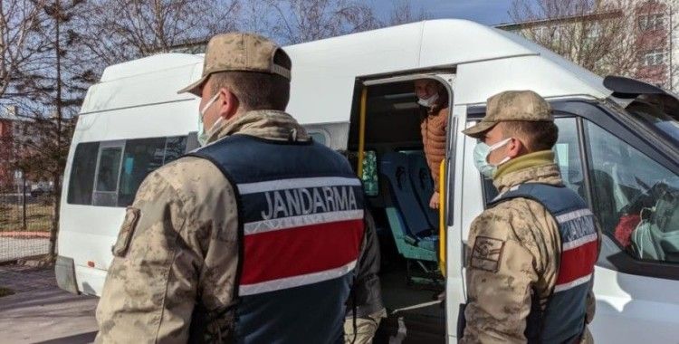 Ardahan-Kars karayolu üzerinde 9 düzensiz göçmen yakalandı