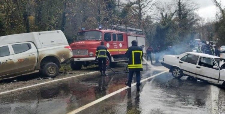 Sinop'ta iki araç çarpıştı: 7 yaralı