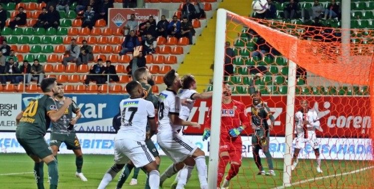 Spor Toto Süper Lig: Aytemiz Alanyaspor: 1 - Beşiktaş: 0 (İlk yarı)
