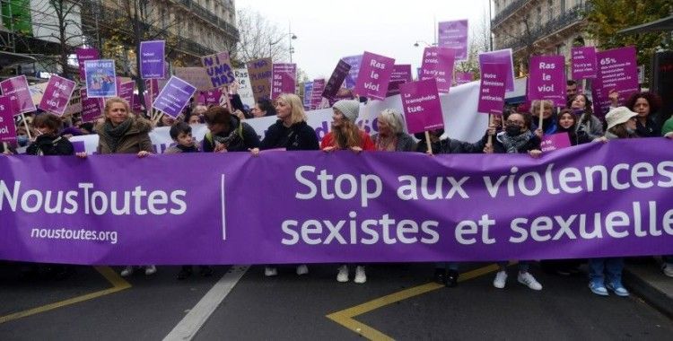 Fransa’da Kadınlar sokağa indi