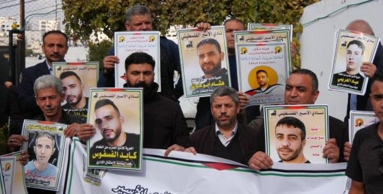 İsrail hapishanelerinde açlık grevindeki Filistinlilerin serbest bırakılmaması Batı Şeria’da protesto edildi