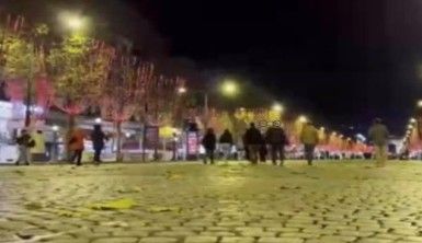 Paris, yeni yıl öncesi ışıl ışıl aydınlandı