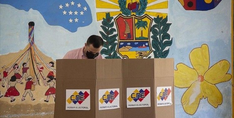 Venezuela'daki bölgesel ve yerel seçimlerde iktidar partisi 23 eyaletten 20'sinde kazandı