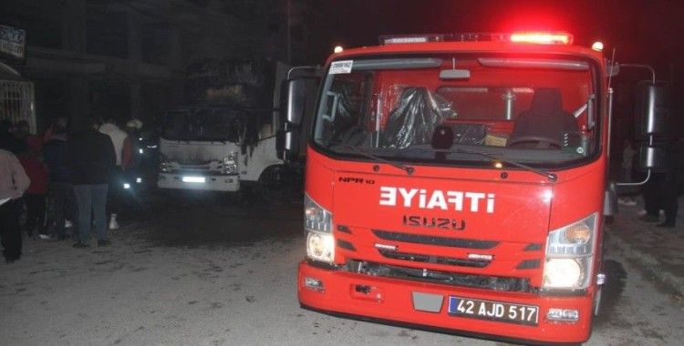 Konya'da 3 araç kundaklandı, 1 araç da yandı