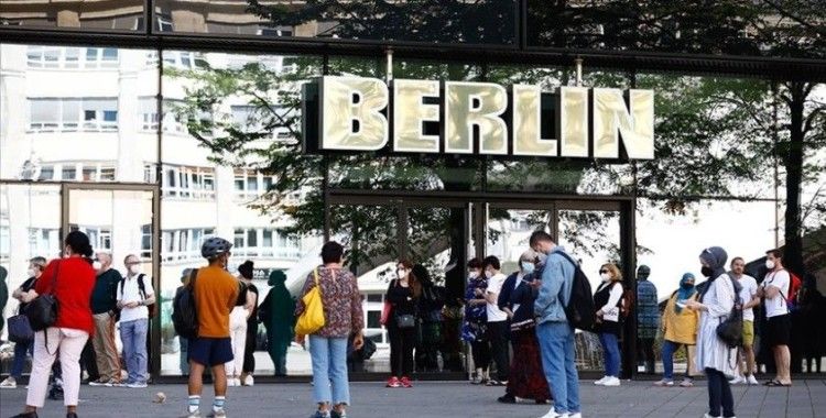 Almanya'da Kovid-19 salgınıyla mücadelede aşı olmayanlara yönelik tedbirler sıkılaştırıldı