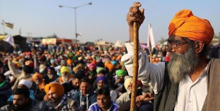Hindistan'da yüzlerce çiftçi yeniden sokaklara çıktı
