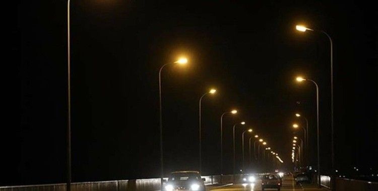 Enerji Bakanlığı'nın kararıyla sokak lambaları 15 dakika geç yanıp 30 dakika erken söndürülüyor