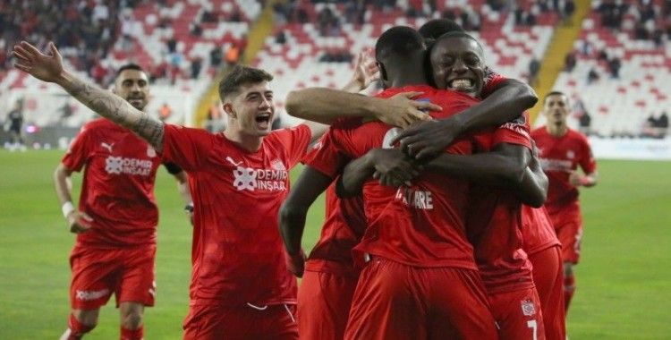 Spor Toto Süper Lig: D.G Sivasspor: 4- Hatayspor: 0 (Maç sonucu)
