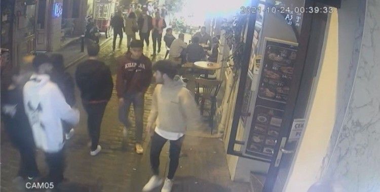 Taksim’de genç kızı felç eden öldüresiye dayak kamerada