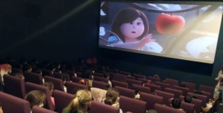 Kasım'da 700 çocuk sinema ile buluştu