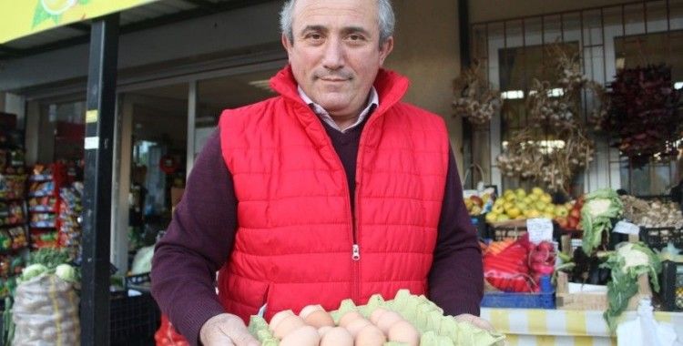 Hırsız karga: Marketten yumurta ve patates cipsi çalıyor