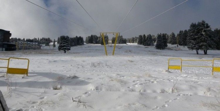Uludağ'da kar kalınlığı 20 santimetreyi buldu