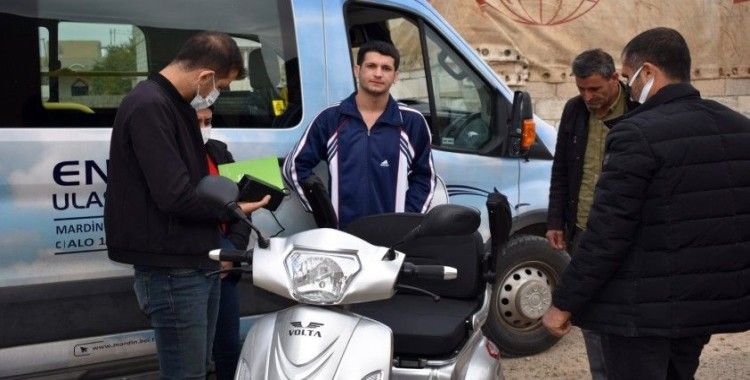 Yürüme güçlüğü yaşayan Feryat'a üç tekerlekli motosiklet hediye edildi