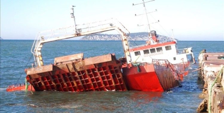 Maltepe'de su almaya başlayan Ro-Ro gemisi battı
