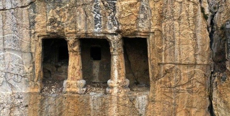 Kastamonu'daki Kale Kapı Kaya Mezarı mitolojik kabartmalarıyla öne çıkıyor