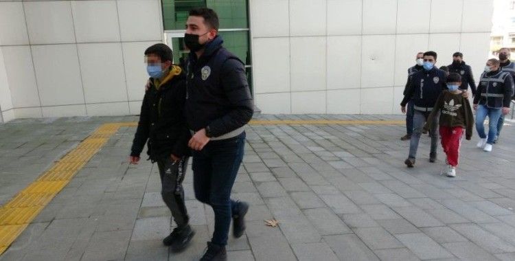 Çaldıkları otomobil ile İstanbul'a kaçan 3 çocuk adliyeye sevk edildi