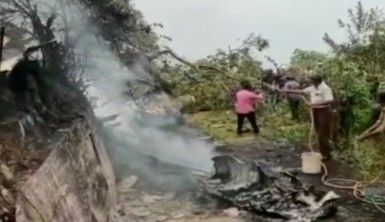 Hindistan Genelkurmay Başkanını taşıyan helikopter düştü