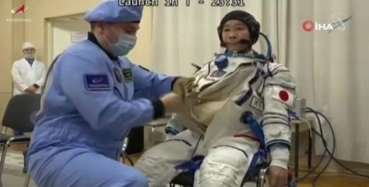 Japon milyarder Maezawa’nın uzay yolculuğu başladı