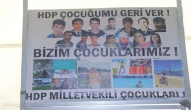 Evlat nöbetindeki ailelerden İnsan Hakları Günü'nde HDP'ye tepki