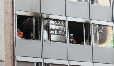 Japonya'da binada yangın faciası