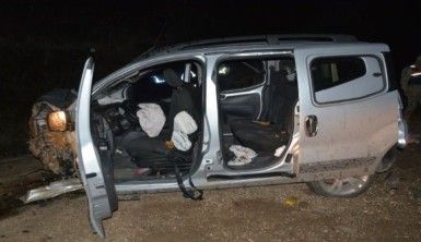 Siverek'te hafif ticari araç uçuruma düştü: 1'i bebek 2 ölü, 6 yaralı
