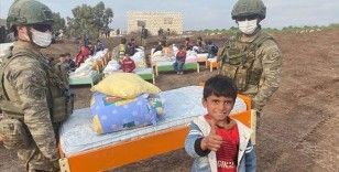 Mehmetçik'ten Bahar Kalkanı bölgesindeki çocuklara yatak ve yorgan yardımı
