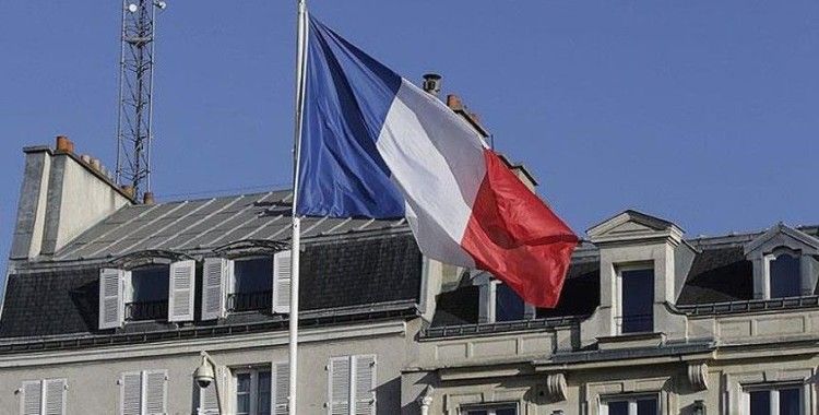 Fransa'da başörtülü avukat adayına yemin töreninde İslamofobik müdahale
