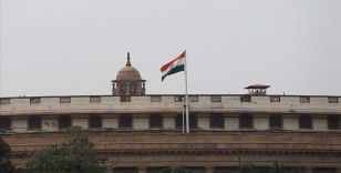 Hindistan'da 400'den fazla parlamento çalışanının Kovid-19 testi pozitif çıktı