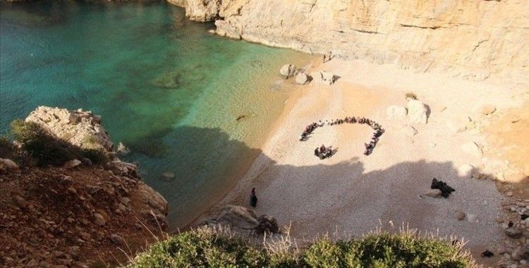Hatay'daki Karamağara Koyu sahilinde çevre temizliği yapıldı